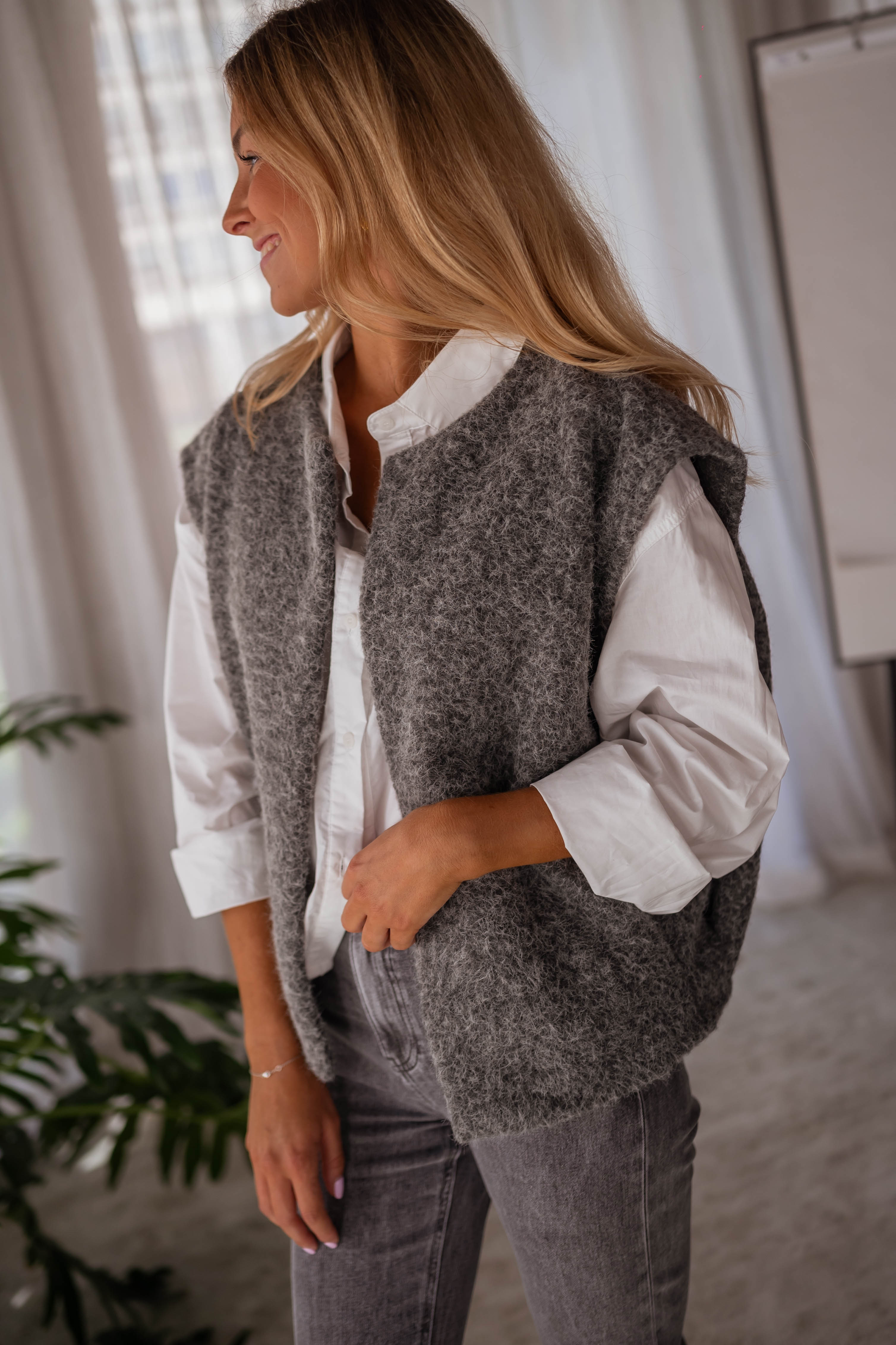 Mave™ – Soft Knit Sleeveless Cardigan